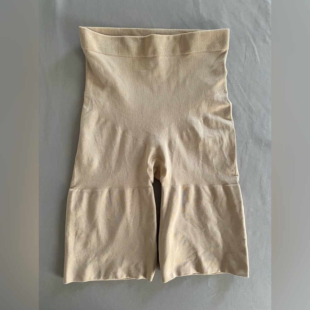 Clean, Barely Worn Jones NY Spanx Shapewear Small (4-6)